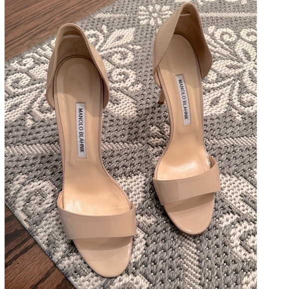 COPY - Manolo Blahnik Patent Leather Heels - Picture 6 of 9